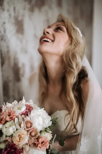 smiling and chilled brides are the best